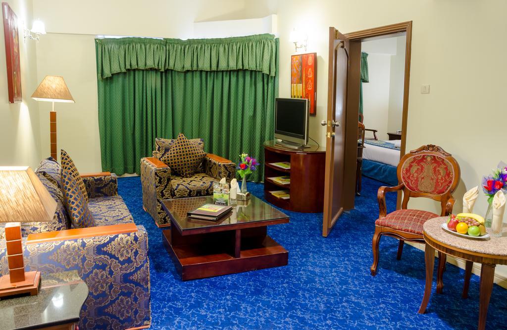Ramee Guestline Hotel Dubai Eksteriør billede